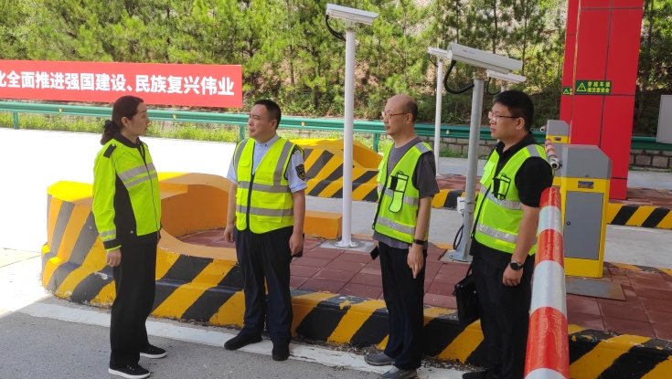 张涿分公司李峰总经理深入孔涧收费站督导检查防汛工作