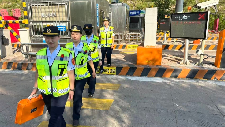 严守安全规程 筑牢通行防线 ——白草畔收费站多措并举强化车道安全管理